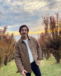 Мекин Сезер